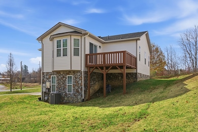 370 Robin Hood Dr, Christiansburg, VA 24073 - photo 6