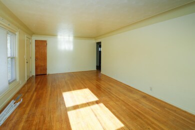 320 Locust St-104