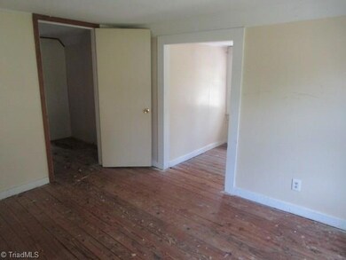 1878 Sechrest Cir, High Point, NC 27263 - photo 6