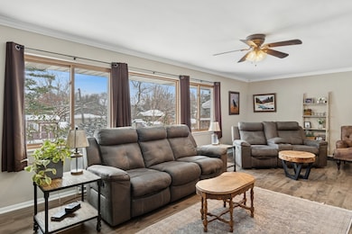 23W039 Hackberry Dr, Glen Ellyn, IL 60137 - photo 4