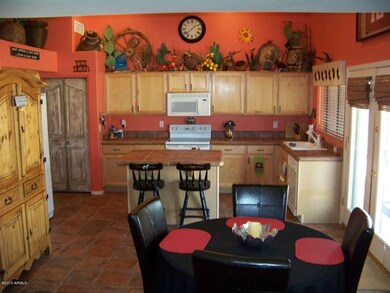 Eat-In Kitchen