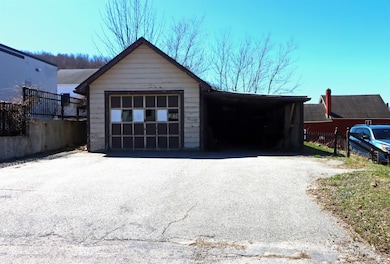 638 Rockingham St, Berlin, NH 03570 - photo 4