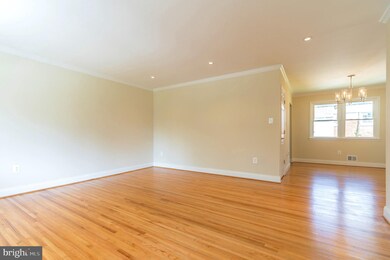 11301 Mapleview Dr, Silver Spring, MD 20902 - photo 6