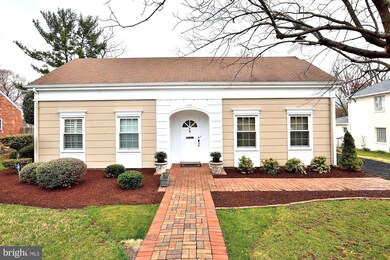 311 Crown View Dr, Alexandria, VA 22314 - photo 2