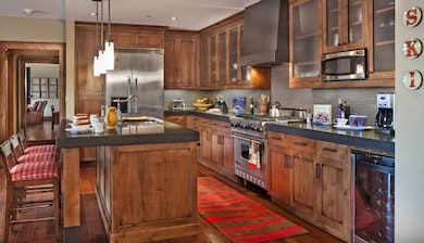 Gourmet kitchen