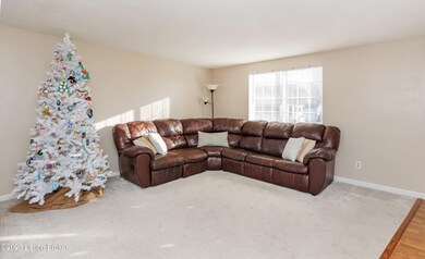 8800 Old Ironsides Dr, Louisville, KY 40228 - photo 3