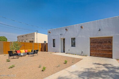 Oversized 1 Car Garage w/Parking