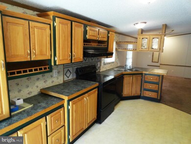 1508 Flanders Ln unit TRLR F, Harwood, MD 20776 - photo 2