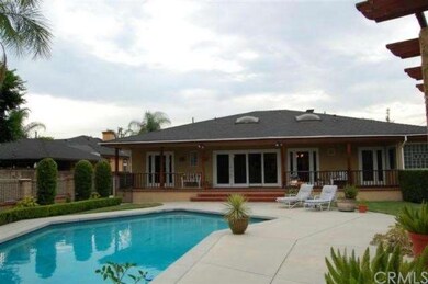 Enjoy, relax & entertain in this lovely backyard. 