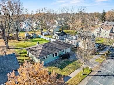 504 W 4th St, Marshfield, WI 54449 - photo 4