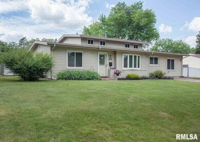 1512 Lakewood Dr, Bettendorf, IA 52722 - photo 3