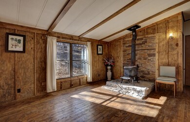 Living Room (B)