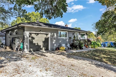 702 Newton St, Baldwin City, KS 66006 - photo 3