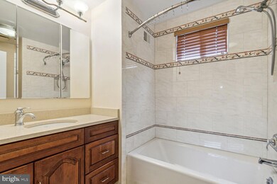 11041 Snowshoe Ln, Rockville, MD 20852 - photo 5