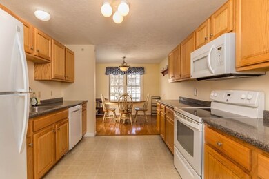 235 Bridle Cross Rd unit 235, Fitchburg, MA 01420 - photo 3