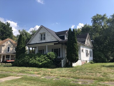 105 E Ensey St, Tuscola, IL 61953 - photo 2