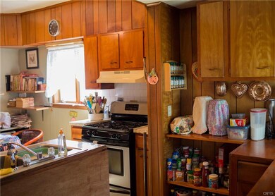 Downstairs Apartment - Eat in kitchen