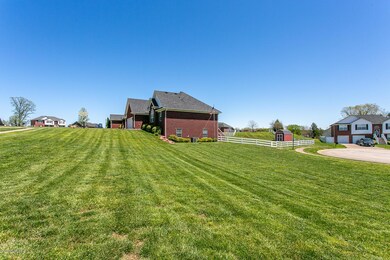 320 Misty Brooke Dr, Mount Washington, KY 40047 - photo 2
