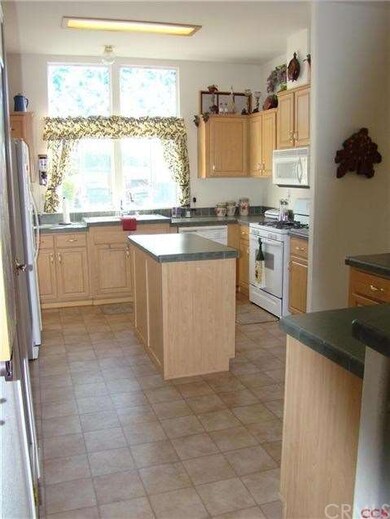 Wonderful cooks kitchen with center island, vinyl 