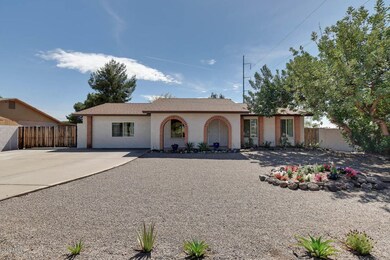 701-East-Paradise-Lane-10