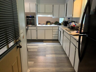 503 Miller Rd, Douglas, GA 31535 - photo 6