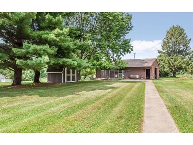 The barn to the rear offers 3 horse stalls, a dog 