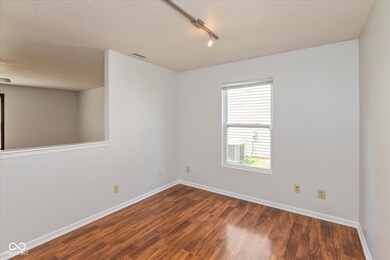 2372 Cedarmill Dr, Franklin, IN 46131 - photo 4