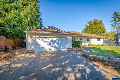 2041 Elmwood Dr S, Salem, OR 97306 - photo 2