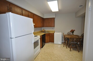 906 Silver Ct, Hamilton Square, NJ 08690 - photo 4