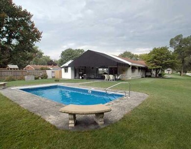 Swimming Pool/Hot Tub/Sauna.