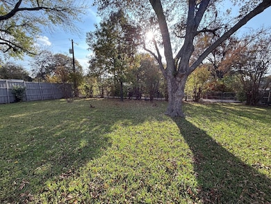 1805 Arrow Ln, Garland, TX 75042 - photo 5