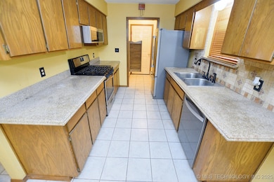 1208 SW 14th Ct, Wagoner, OK 74467 - photo 6