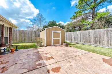 1045 Westglen Dr, Alvin, TX 77511 - photo 6