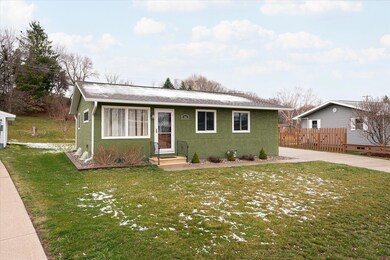 408 N 4th St, La Crescent, MN 55947 - photo 2