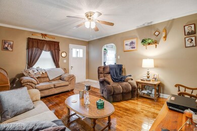 6-web-or-mls-2023 06 14 - 715E4thSt-Delp