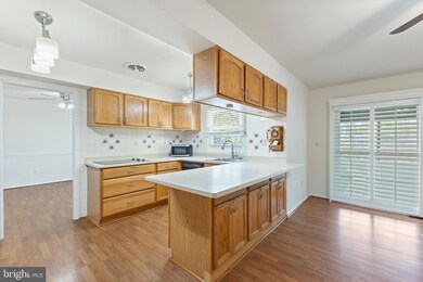 12421 Stirrup Ln, Bowie, MD 20715 - photo 2