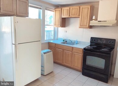 983 Trent Rd, Camden, NJ 08104 - photo 5