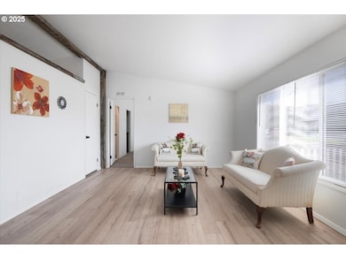 365 SW 7th Ave, Mill City, OR 97360 - photo 4