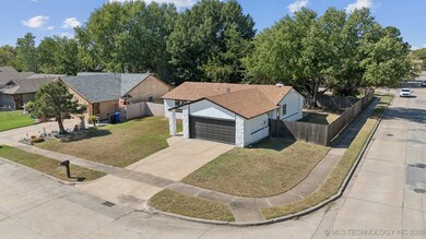 1922 N Eucalyptus Ct, Broken Arrow, OK 74012 - photo 2