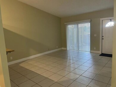 4405 Woodstock Dr unit D, West Palm Beach, FL 33409 - photo 2