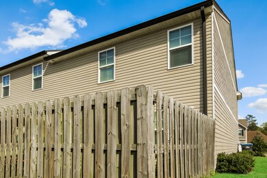 003-photo-rear-view-13656222
