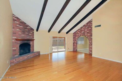 Huge Family Room w/ REAL Hardwood
