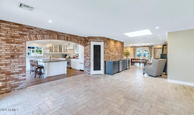 5424 E Lafayette Blvd-large-013-045-TOD9