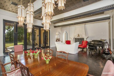 6 Dining Room