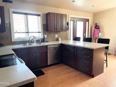 2406 13th Ave W, Williston, ND 58801 - photo 4