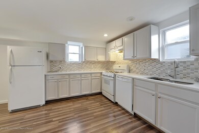 Beautiful & Spacious Kitchen