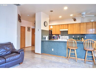 15243 SE Bollam Dr, Clackamas, OR 97015 - photo 5