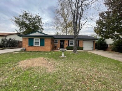 709 Oak Dr, Hurst, TX 76053 - photo 2