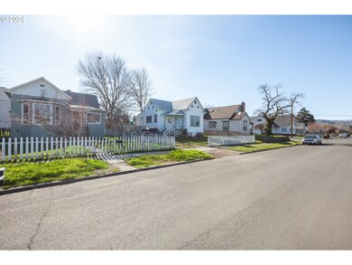 514 W 8th St, the Dalles, OR 97058 - photo 4