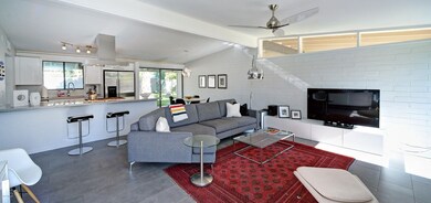 003_LIVING